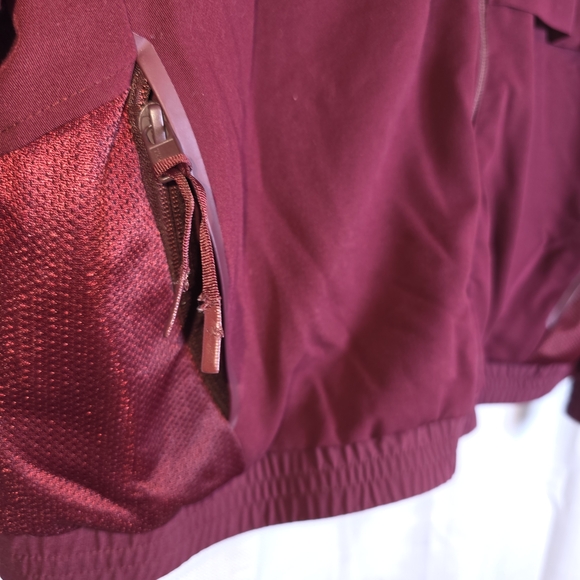 FIGS Sydney Scrub Jacket Maroon Women’s L Technical Collection - Picture 3 of 16